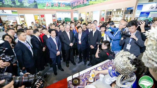 韩长赋部长关注茶产业发展 银河yh988技术助推国茶前行